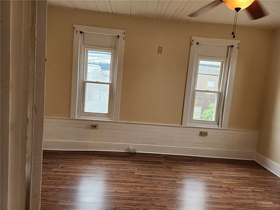 3rd image of 309 W Main St
