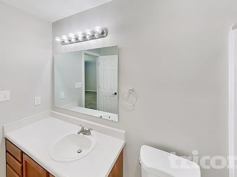 8539 Captain Dr — Photo 10