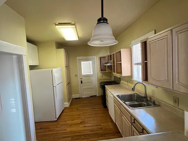 705 S 13th Ave — Photo 6