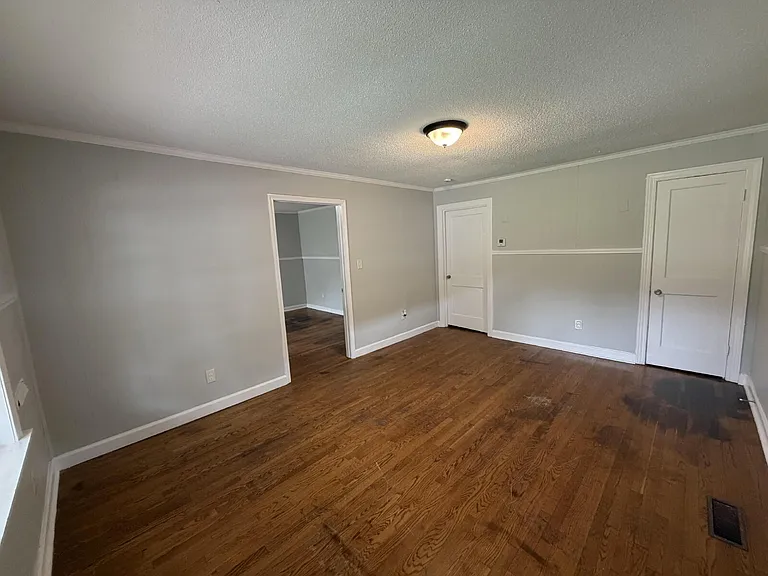 1746 Eldridge Ave — Photo 14
