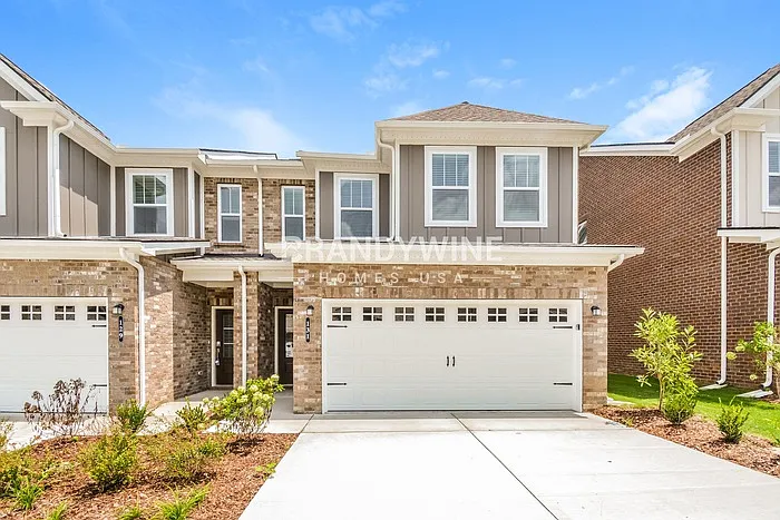 3 bed, 2.5 bath, 1673 sqft, $2,117 — Photo 2
