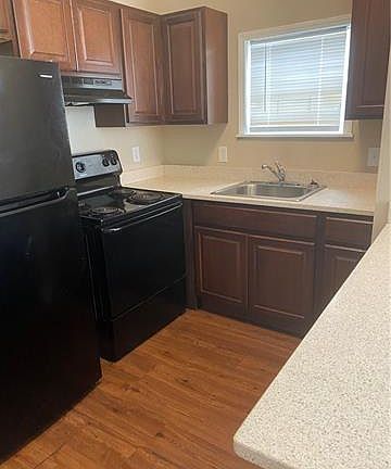 3rd image of 8823 Olive St