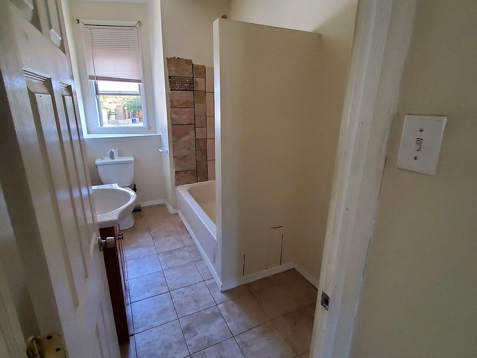 2nd image of 5205 N Broad St #1B