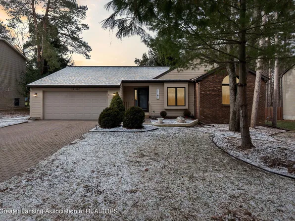 13182 White Pine Dr, Dewitt, MI 48820