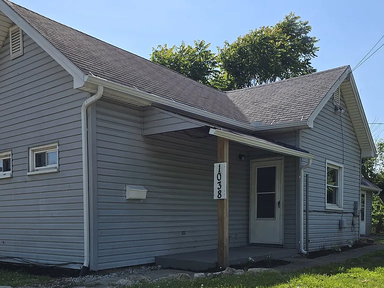 1038 Middle St — Photo 1
