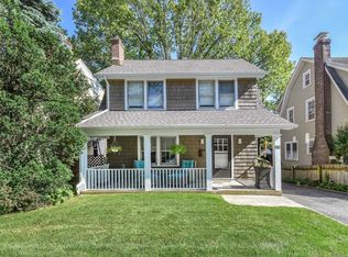 96 Bar Beach Rd, Port Washington, NY 11050