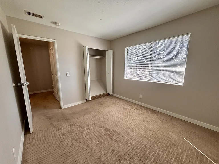 1055 Mohr Ln #B — Photo 11