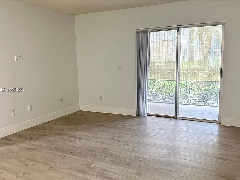1243 SW 46th Ave #1111 — Photo 9
