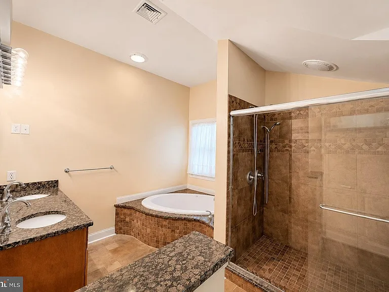 947 Cherry Hill Rd — Photo 23