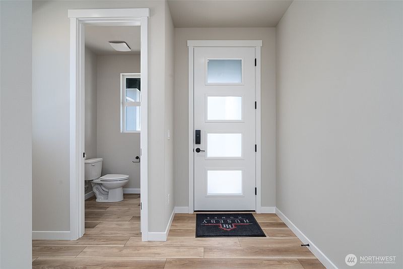 4th image of 2444 SW Ridgeway Drive