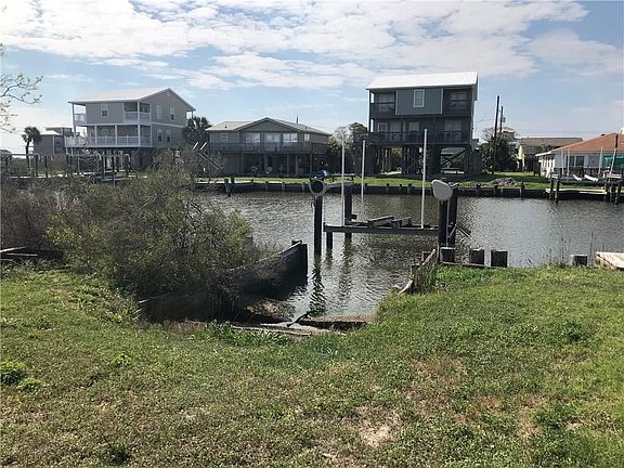 3rd image of 305 Port Royal St