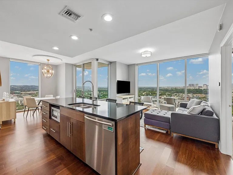 300 Bowie St #2805 — Photo 1