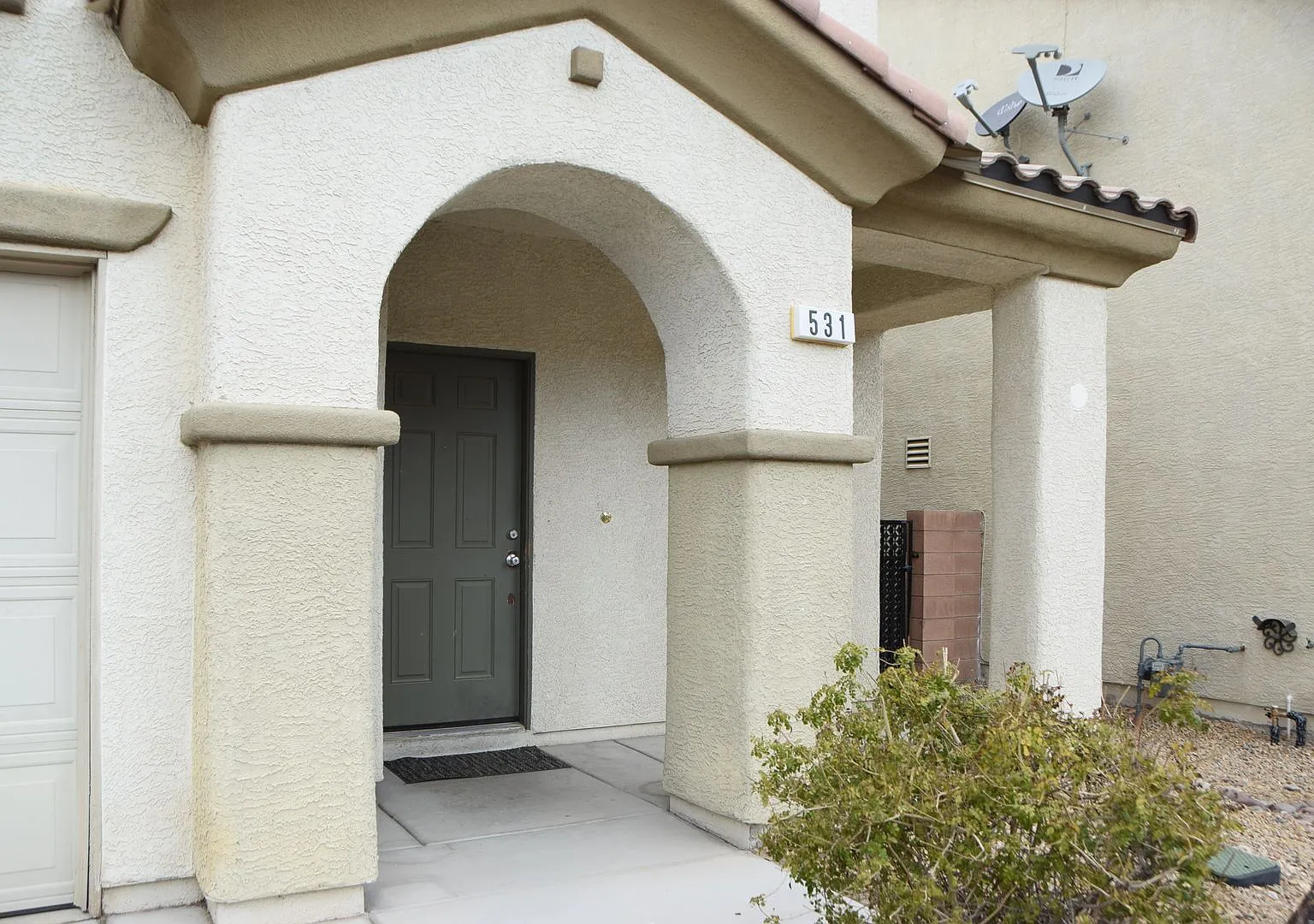 Beautiful 2 Story Home In Southwest 89178 — Photo 4