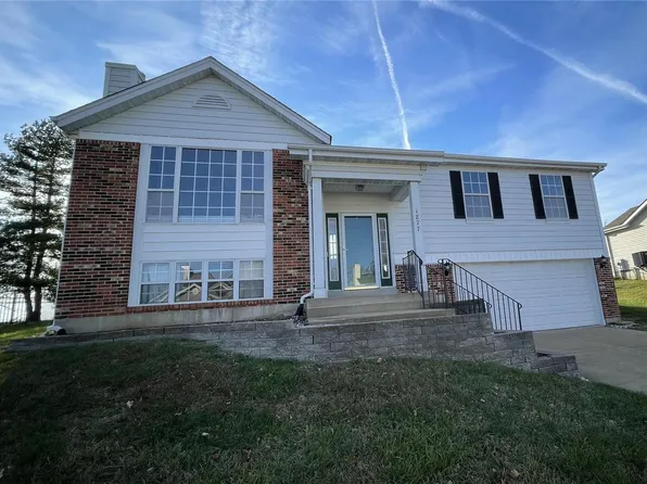 1877 Fox Pointe Dr, Arnold, MO 63010