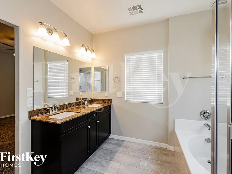 838 N Water St — Photo 12