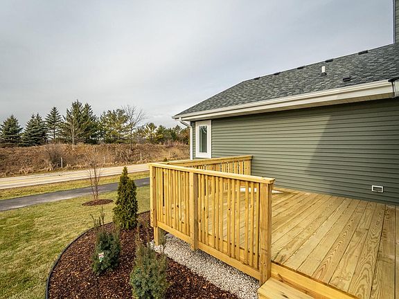 2nd image of W206N16182 Stonebrook DRIVE