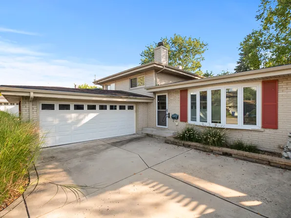 9141 Meadowview Dr, Hickory Hills, IL 60457