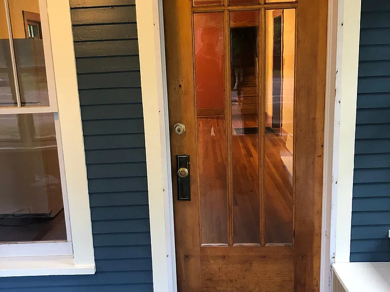 527 E Laurel St — Photo 2