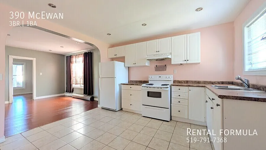 390 McEwan Ave — Photo 3