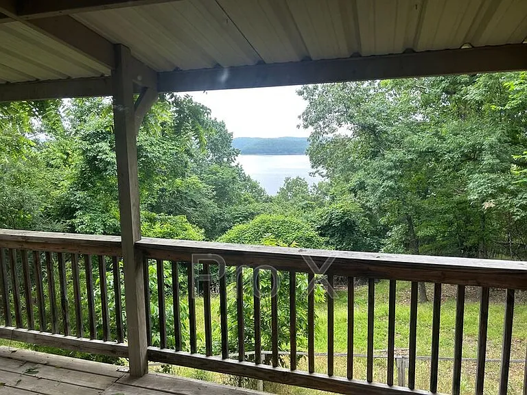 21090 Greycliff Rd — Photo 1