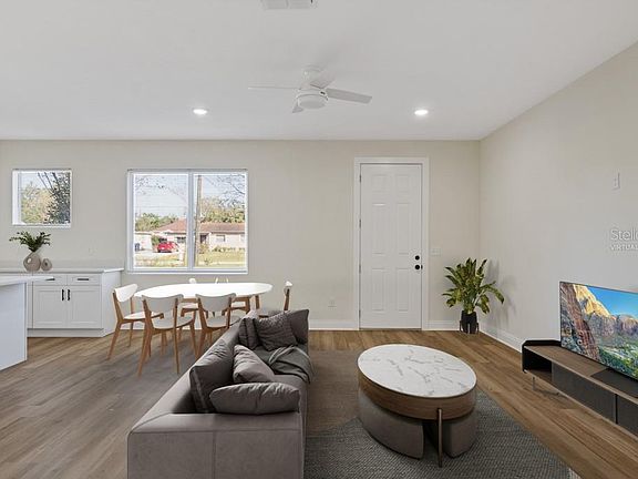 5th image of 4206 N Manhattan Ave #2