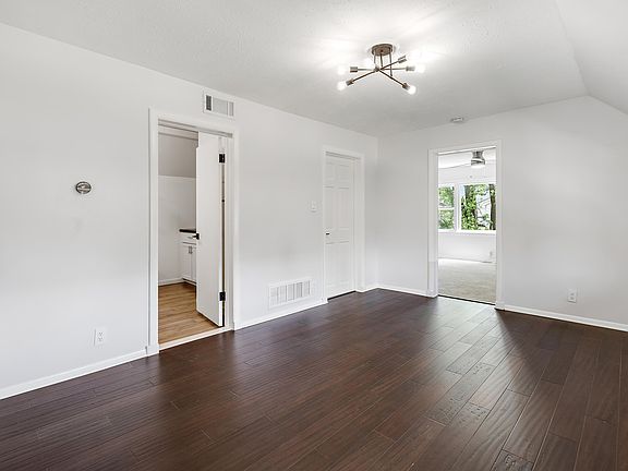 2nd image of 6844 N Ottawa Ave #2