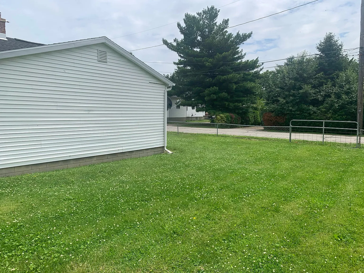 2 bed, 870 sqft, $900 — Photo 3