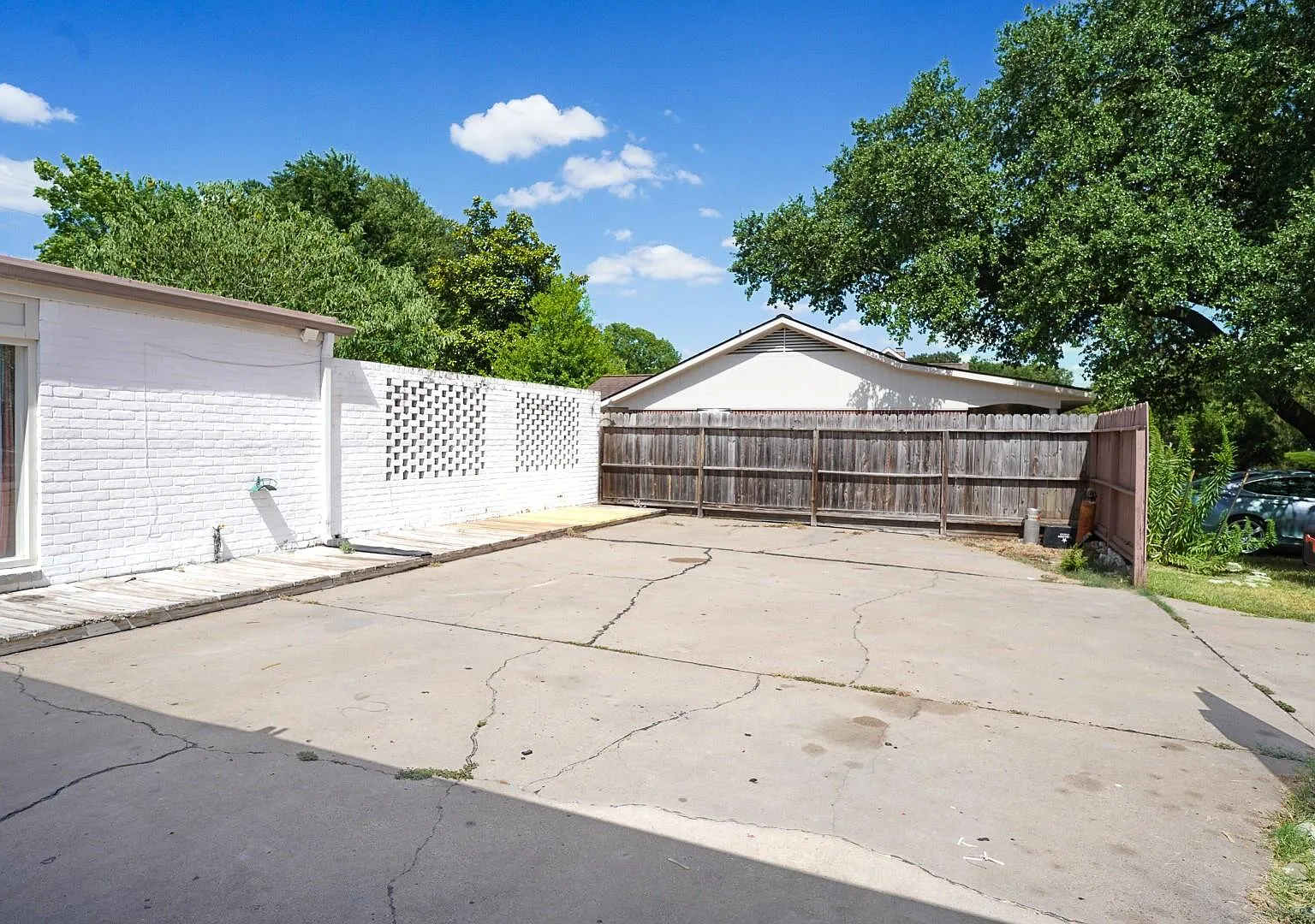 4 bed, 2.5 bath, 2817 sqft, $2,100 — Photo 2