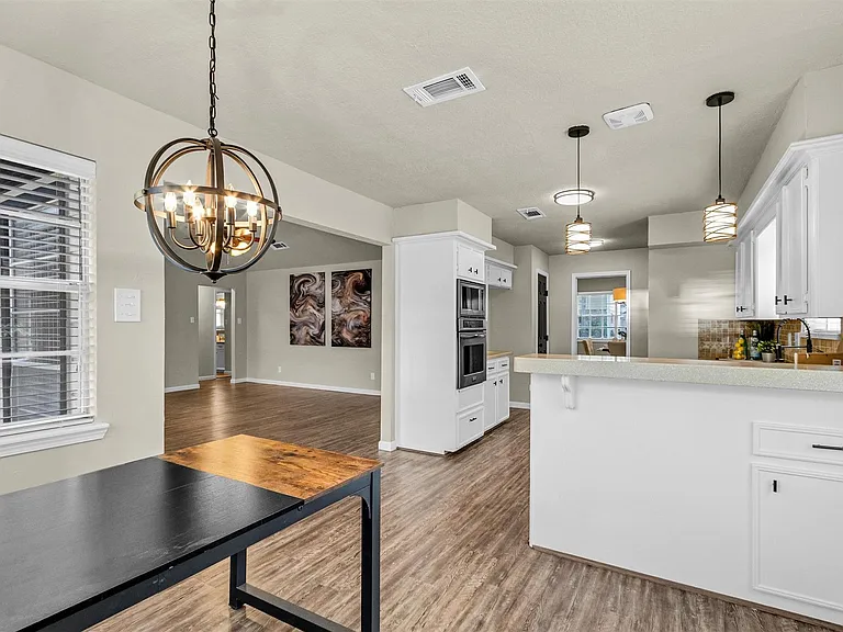 7911 Heathrow Ln — Photo 10