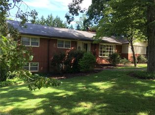 350 Robin Rd, Mount Airy, NC 27030