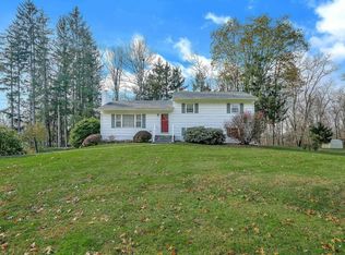 23 Putnam Rd, Hyde Park, NY 12538