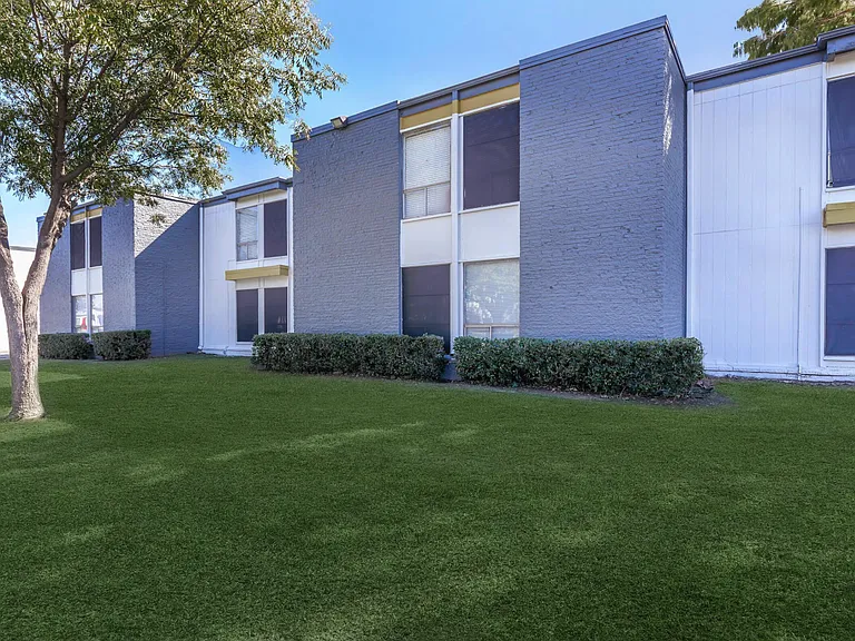 The Hayes Apartments — Photo 11