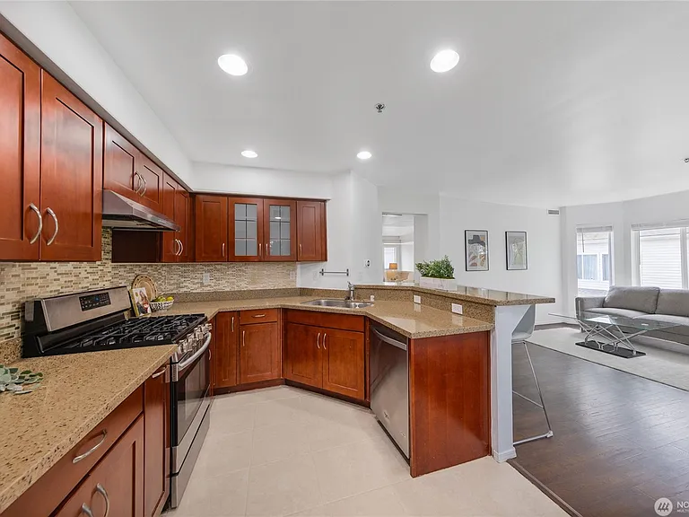 16219 Northup Way #C204 — Photo 24