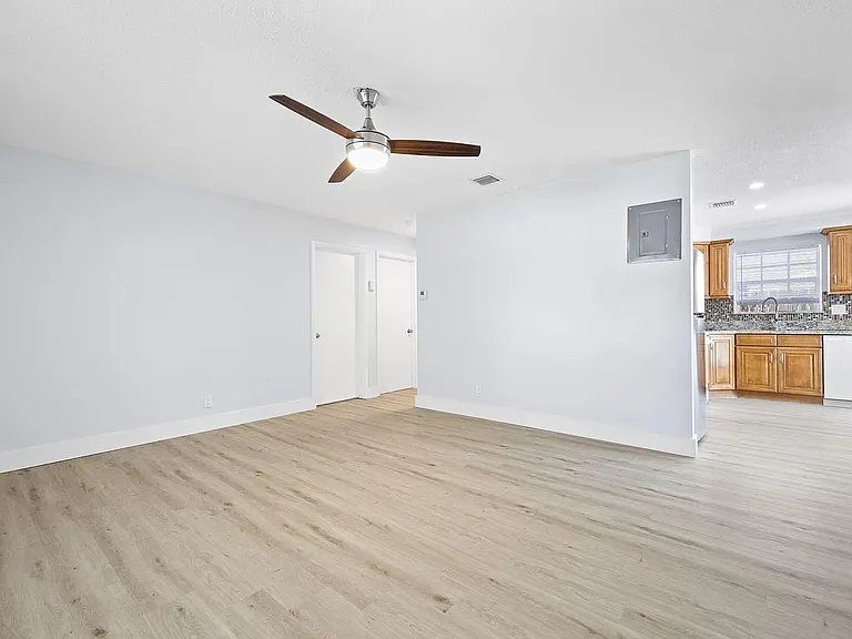 2500 NE 19th Ave #1 — Photo 10