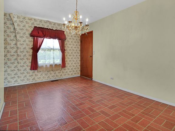 5th image of 22555 Yates Ave