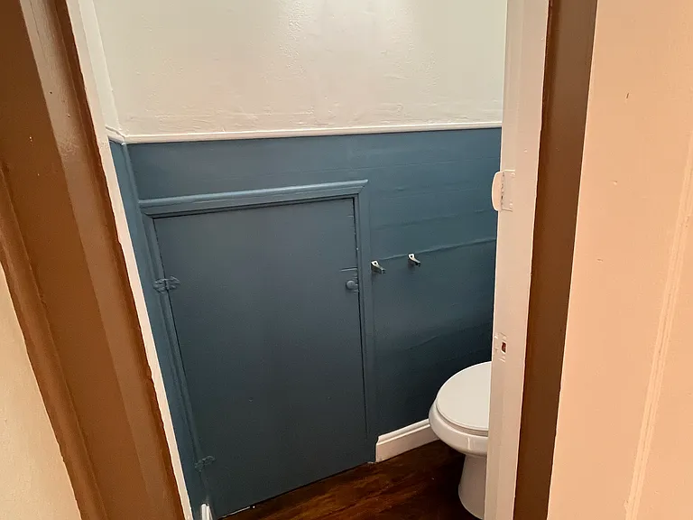 214 W Broadway St — Photo 10