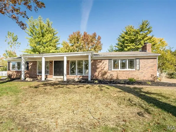 10033 Carolynne Dr, Saint Louis, MO 63128