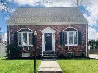 10 Farm St, Cranston, RI 02920