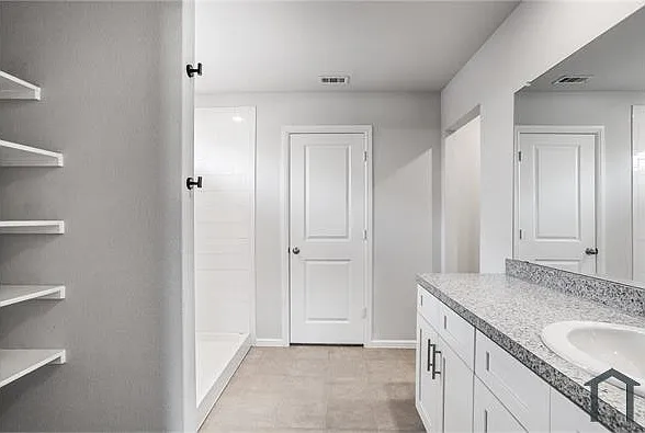 424 Amory St — Photo 16