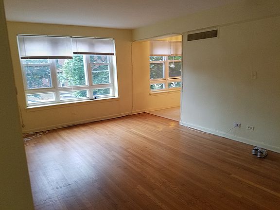 4th image of 5355 N California Ave #209