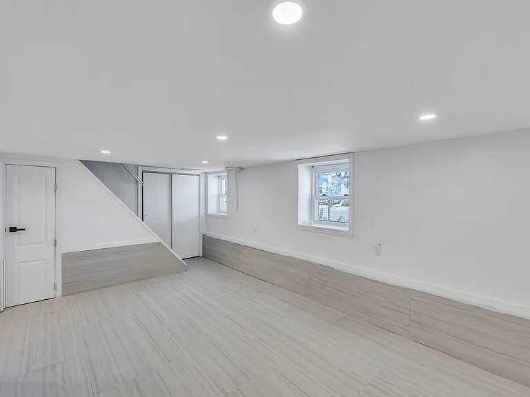 105 Minnesota Ave — Photo 25