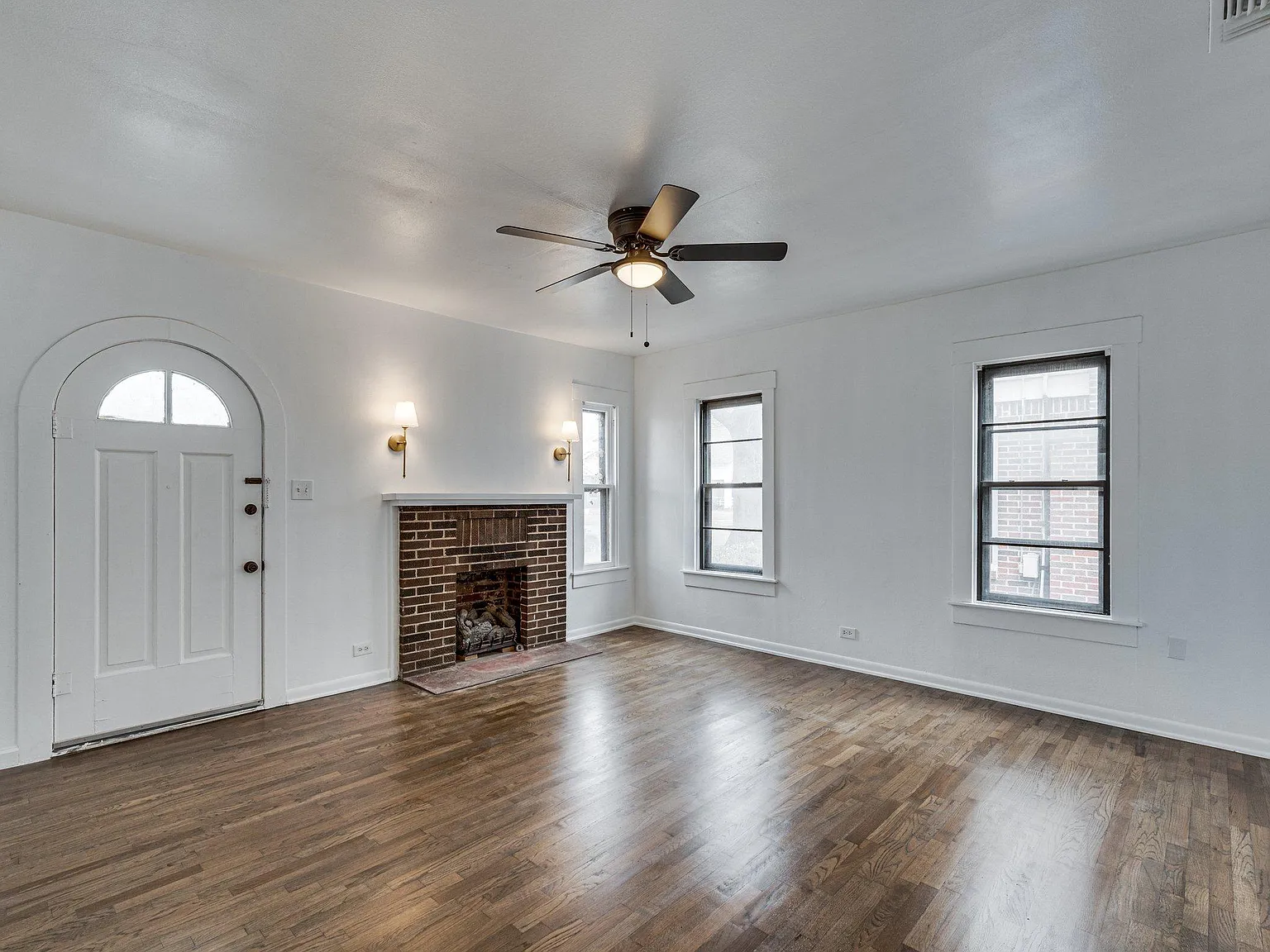 4 bed, 1648 sqft, $2,300 — Photo 2