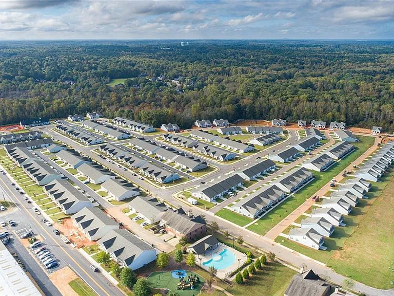 Bird's-eye view of The Cottage at Ridge Pointe.