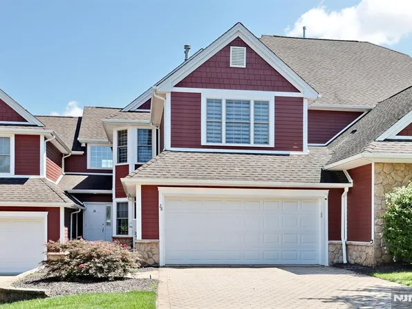 28 Turnberry Ln, Hamburg, NJ 07419