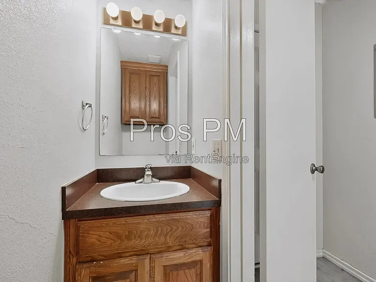 734 W Collins St — Photo 13