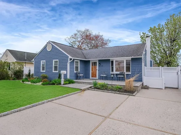 62 Nehring Avenue, Babylon, NY 11702