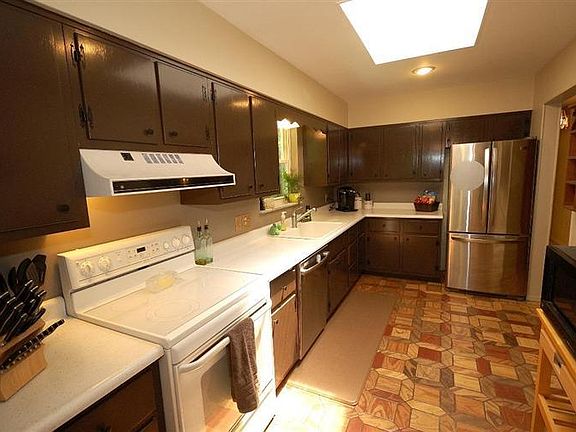 5th image of 1034 Pamela Cir