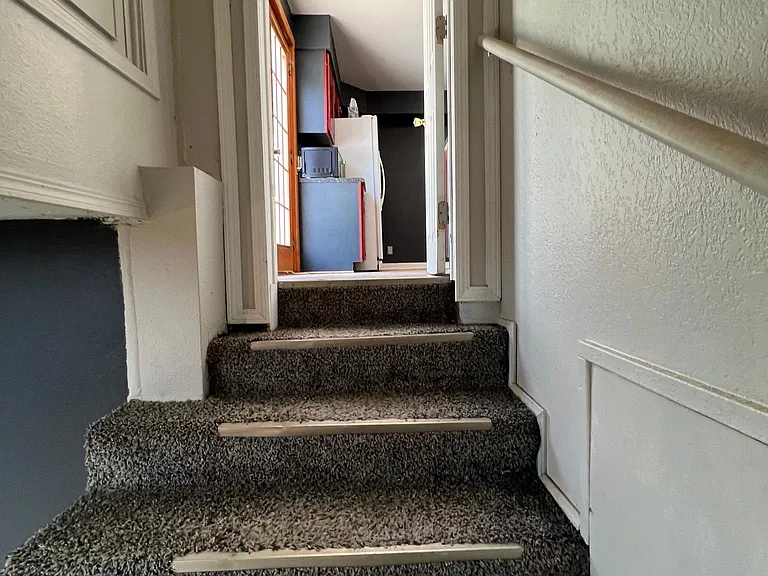 141 S Custer Ave — Photo 10