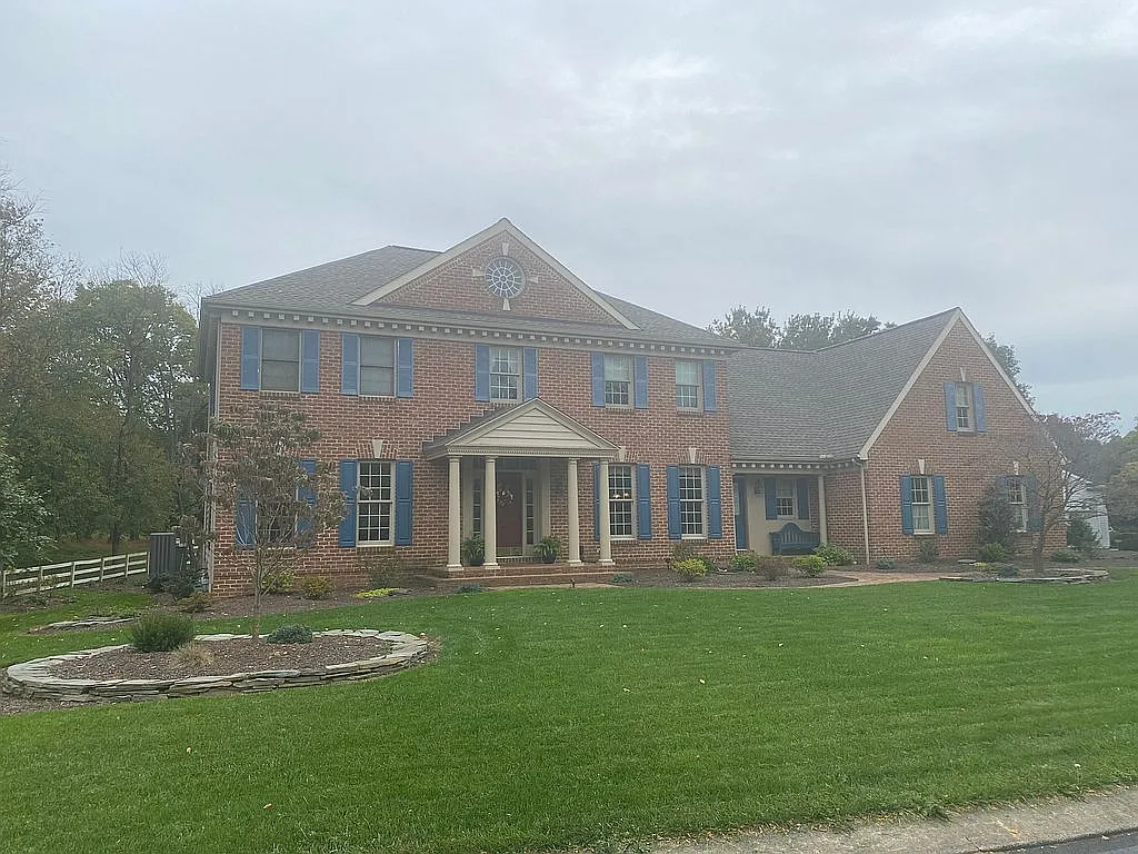 925 Stonebridge Dr photo 1