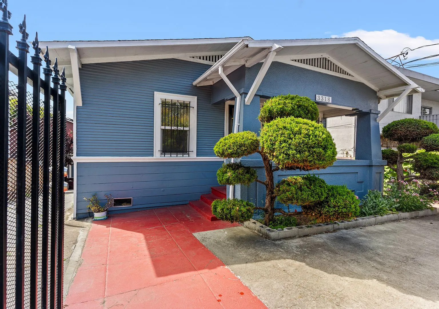 All Utilties Included! Beautiful Craftsman 3BD Home in Oakland — Photo 1